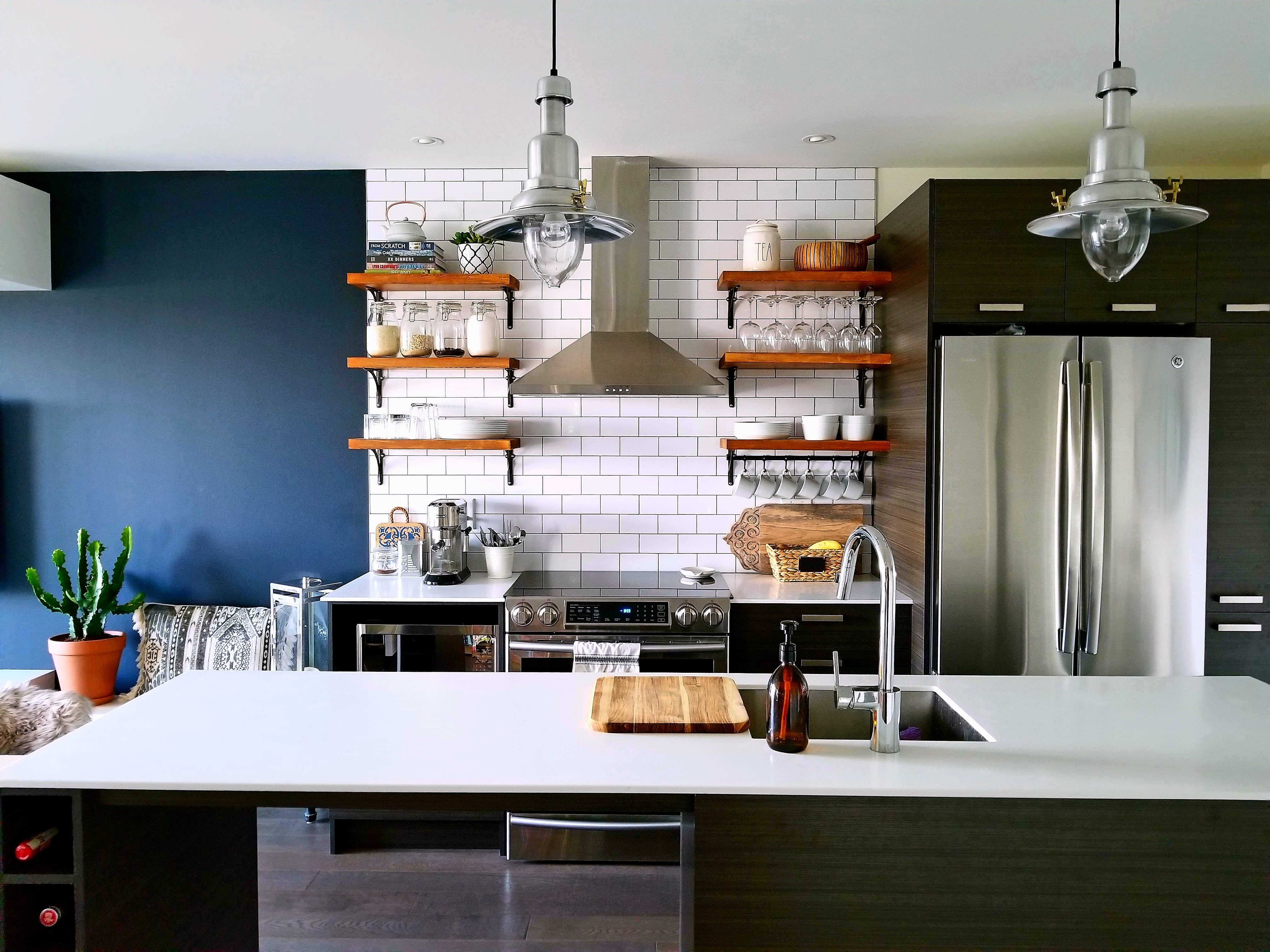 Open Shelving in the Kitchen: Pros and Cons