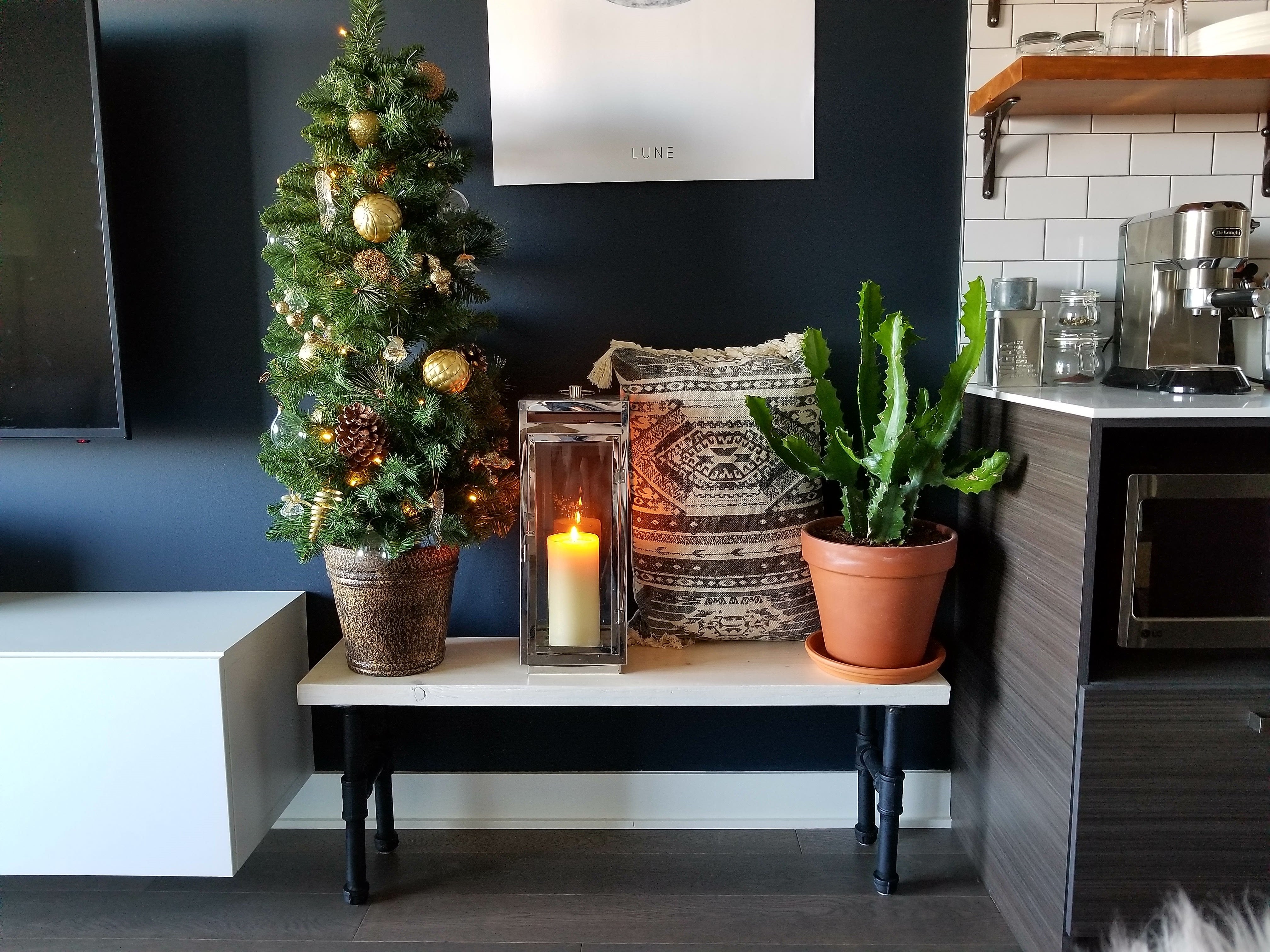 Minimalist Holiday Home Decor for Large Space