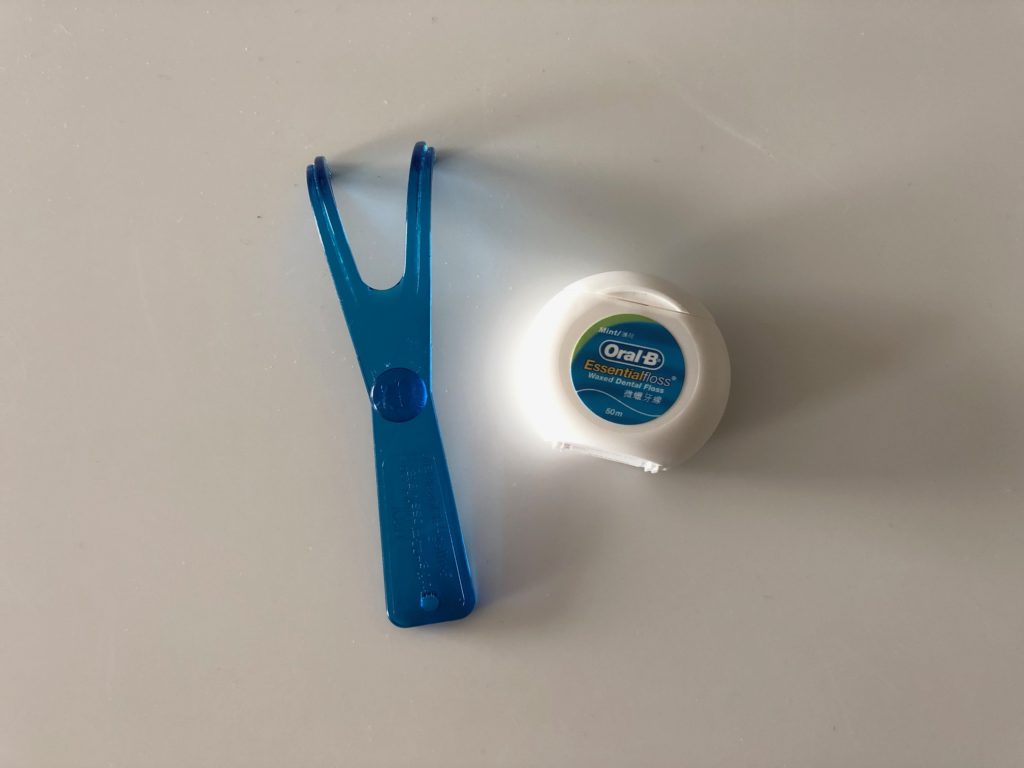 Reusable dental floss holder